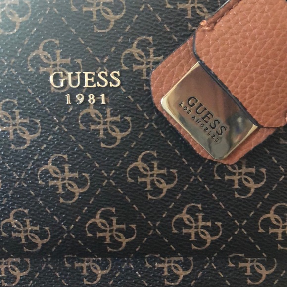 Guess leather purse - Picture 2 of 7